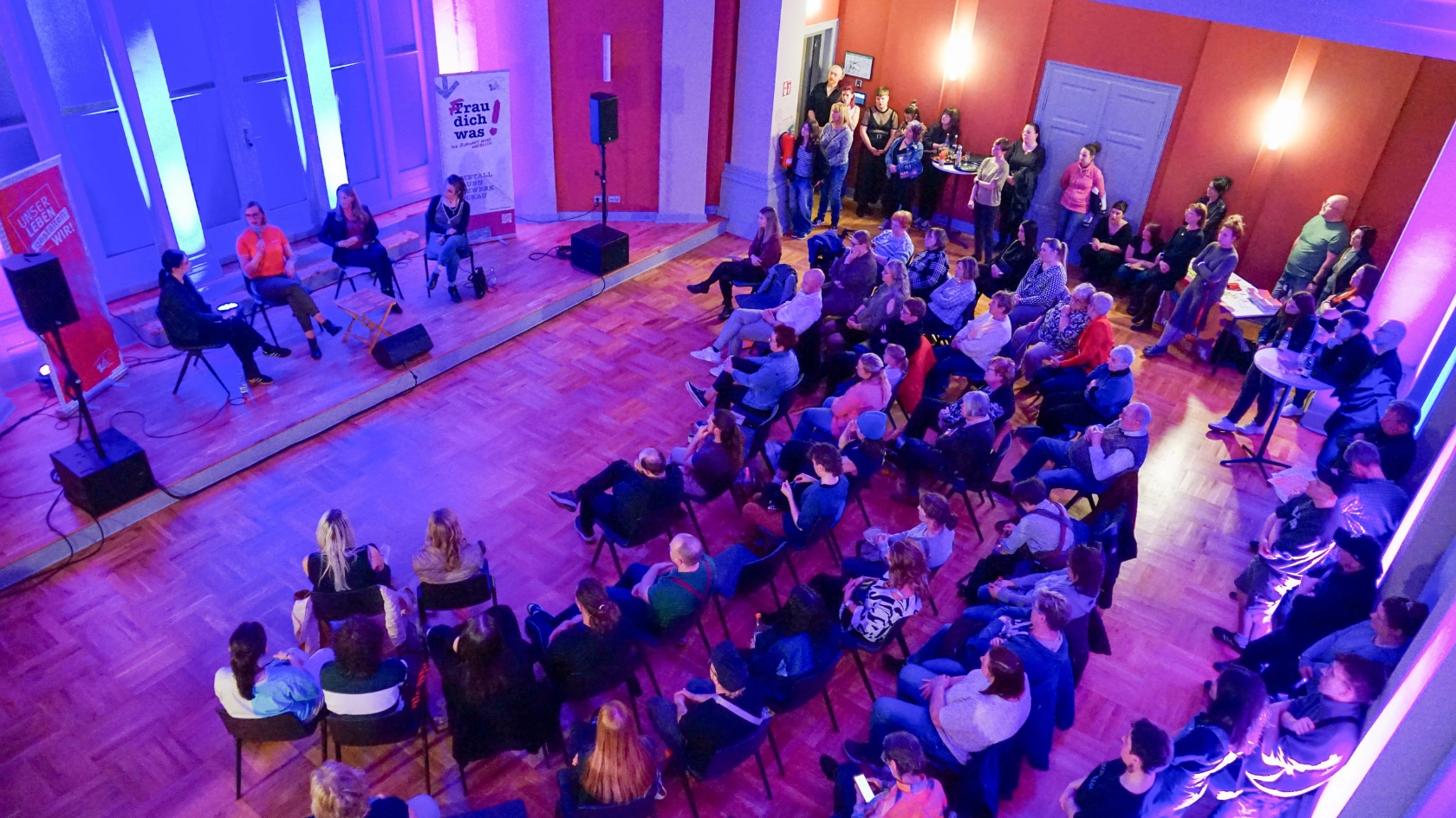 Stimmgewaltige Einweihung des neuen Gewerkschaftshauses