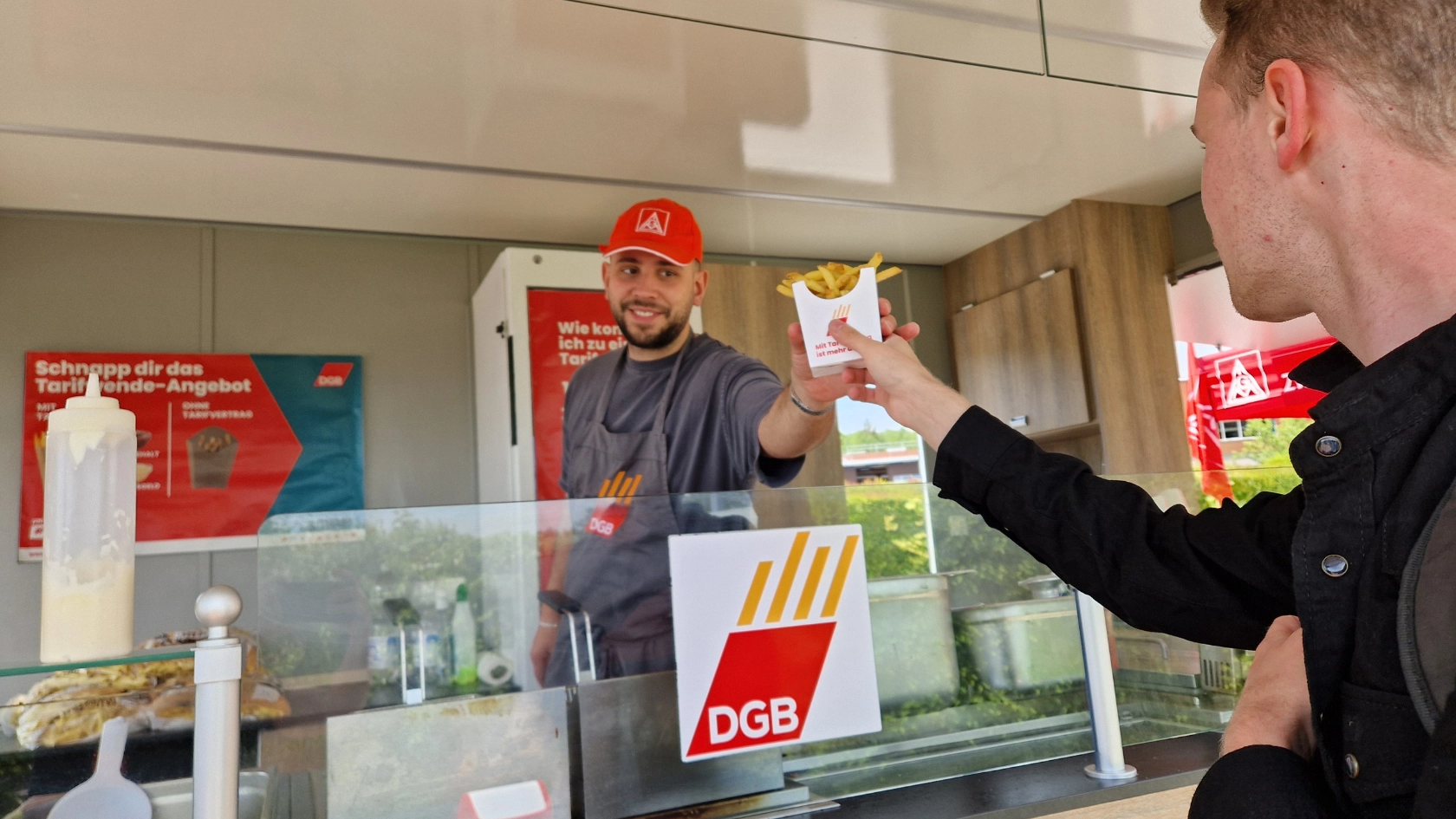 Her mit der Tarifwende: Aktive Mittagspause bei KEB