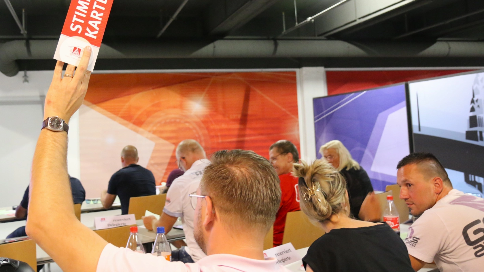 Delegierte debattieren mit Sachsens Wirtschaftsminister