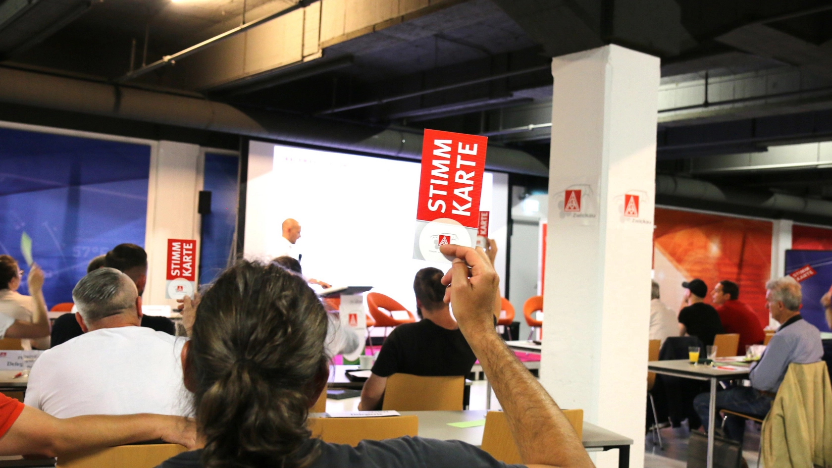 Delegierte debattieren mit Sachsens Wirtschaftsminister