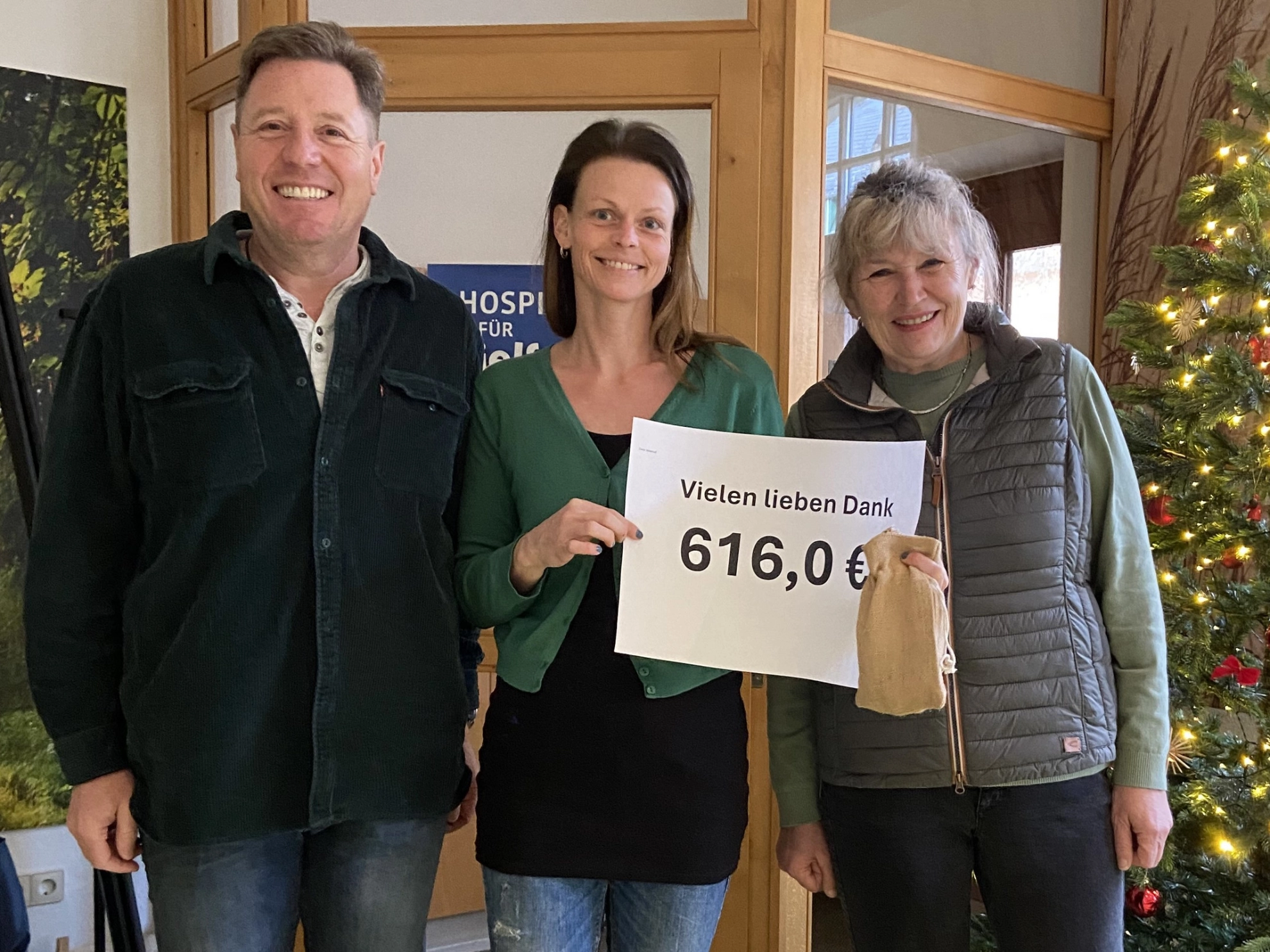 Der Schnellecke-Betriebsrat bei der Spendenübergabe im Kinderhospiz