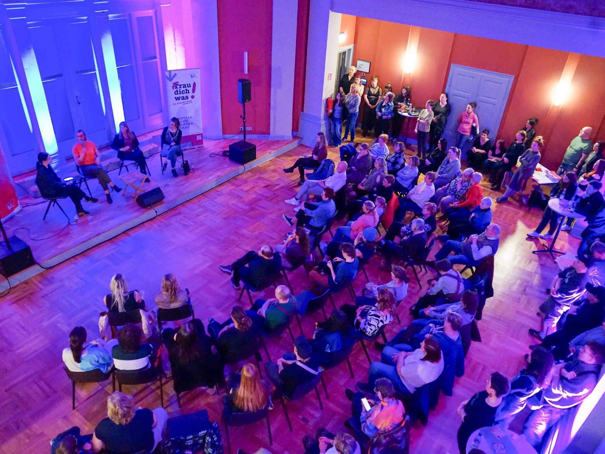 Stimmgewaltige Einweihung des neuen Gewerkschaftshauses