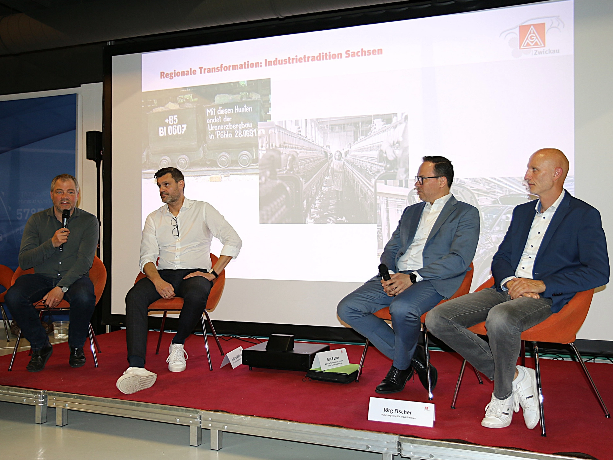 Delegierte debattieren mit Sachsens Wirtschaftsminister