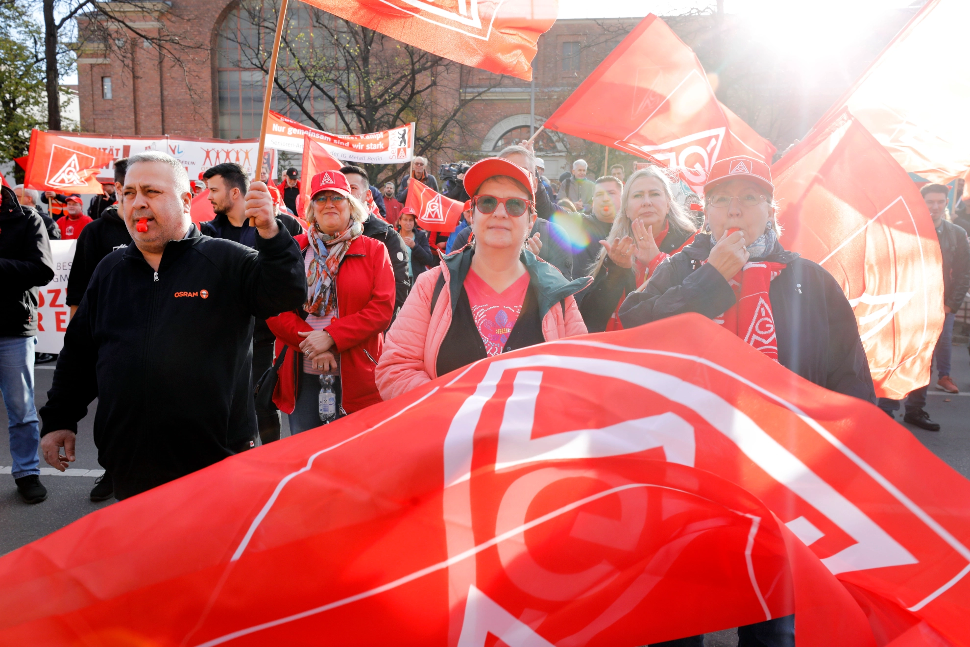 Am 08.11.2022 hat die IG Metall zu einem Warnstreik zur Metall- und Elektroindustrie-Tarifrunde 2022 in Berlin aufgerufen.