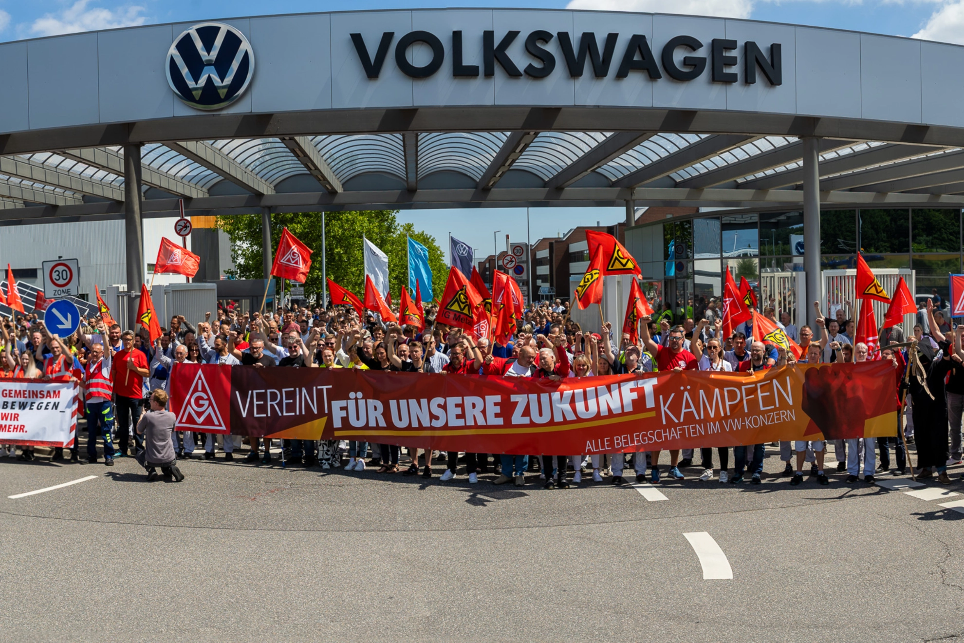 Protestaktion-VW-Werk-Zwickau Panorama