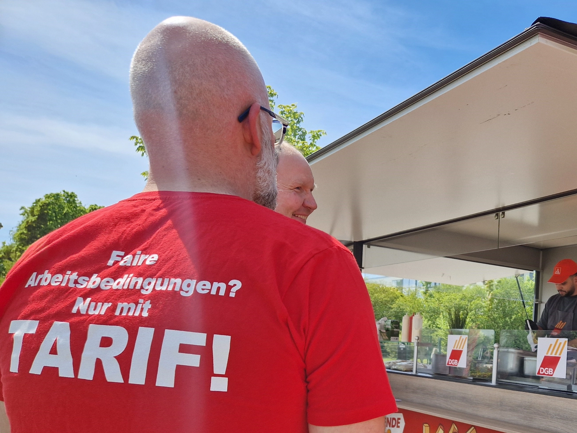 Her mit der Tarifwende: Aktive Mittagspause bei KEB