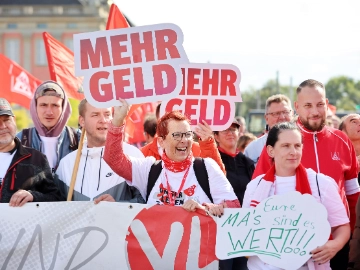 Warnstreiks starten kraftvoll - für mehr Asche in der Tasche!