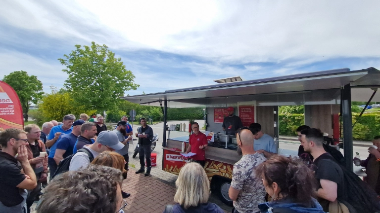 Her mit der Tarifwende: Aktive Mittagspause bei KEB