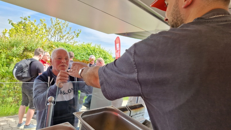 Her mit der Tarifwende: Aktive Mittagspause bei KEB