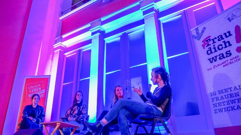 Stimmgewaltige Einweihung des neuen Gewerkschaftshauses