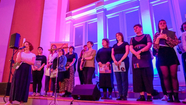 Stimmgewaltige Einweihung des neuen Gewerkschaftshauses