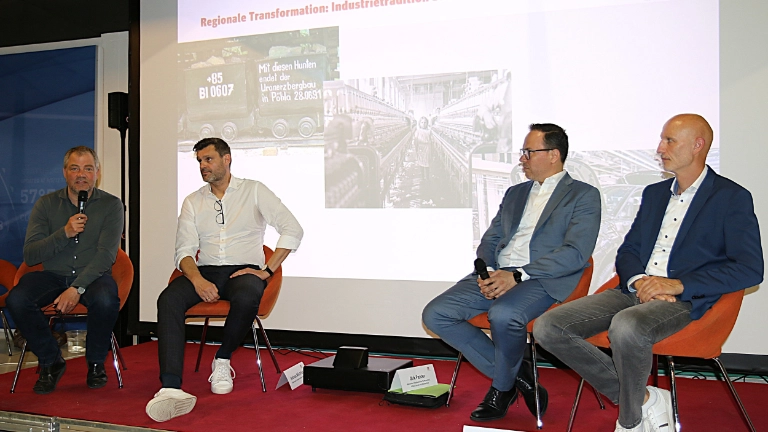 Delegierte debattieren mit Sachsens Wirtschaftsminister