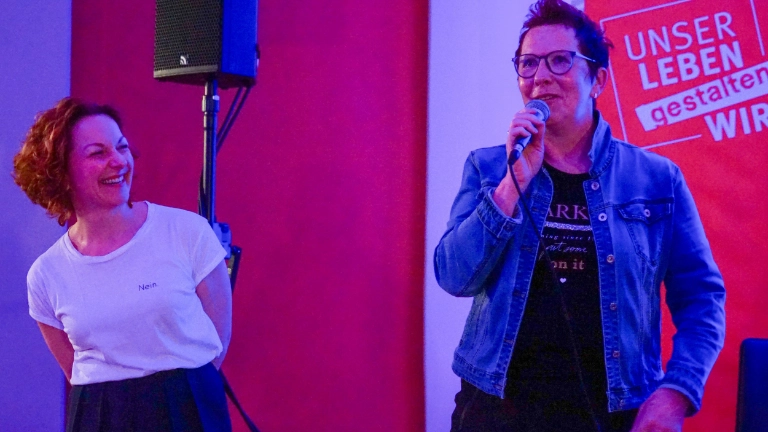 Stimmgewaltige Einweihung des neuen Gewerkschaftshauses