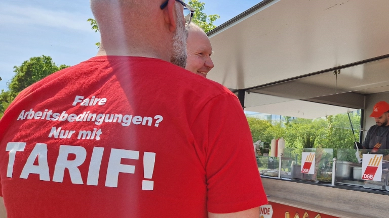 Her mit der Tarifwende: Aktive Mittagspause bei KEB