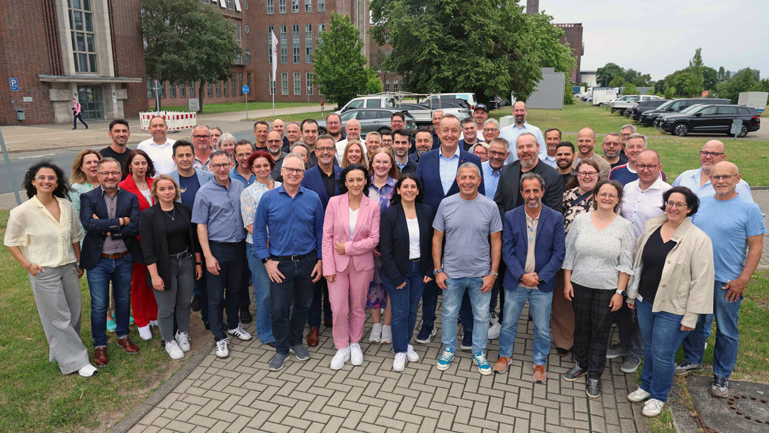 Richten sich mit einem Brief an die Belegschaften: Die Mitglieder des Konzernbetriebsrates (hier vor einigen Tagen bei der Konstituierung in Wolfsburg).